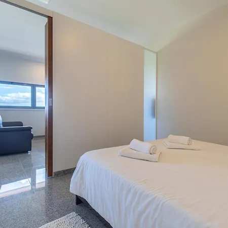 Lovelystay - Trendy 1bdr W/ River View Apartman