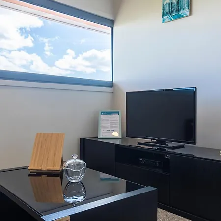 Lovelystay - Trendy 1bdr W/ River View شقة