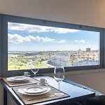 Lovelystay - Trendy 1bdr W/ River View